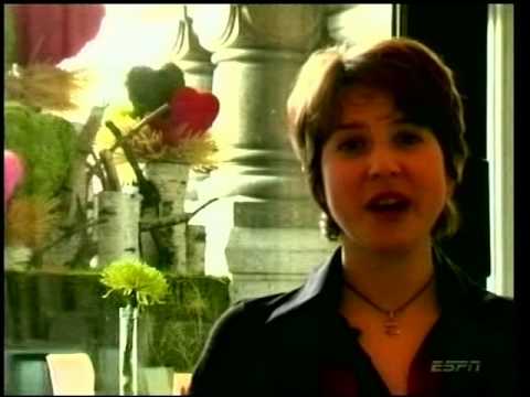 Irina Slutskaya 2005 Worlds fluff