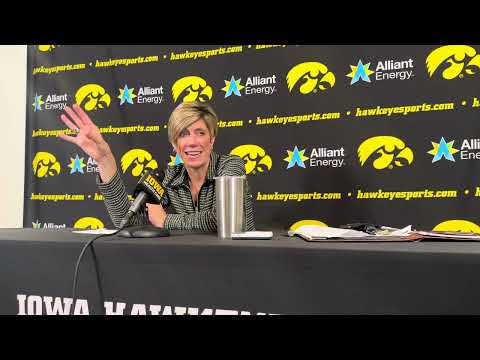 Hören Sie, was Jan Jensen, Trainerin der Iowa-Damenbasketballmannschaft, nach dem Sieg der Hawkey...