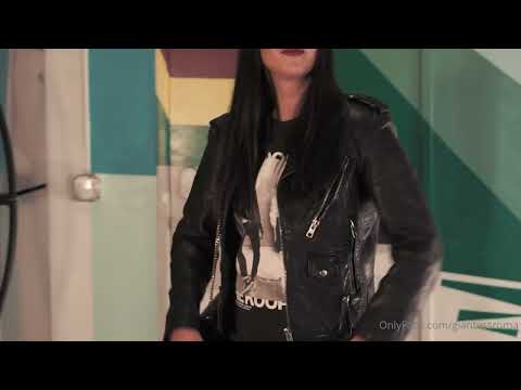Giantess Roma Unaware