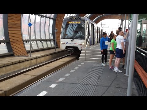 RET Metro 2*Type RSG3 komt aan & vertrekt op Leidschenveen richting Den Haag Centraal