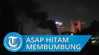 Bentrok Massa dan Aparat Kian Memanas Rabu Malam, Asap Tebal Membumbung Tinggi di Flyover Slipi
