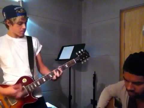 Niall Horan and Carl Falk playing the FULL guitar chords to ''One Thing''