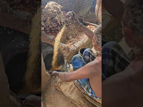 Traditional Puffed Rice Making | Real Village Process  #Shorts #indianstreetfood #rice