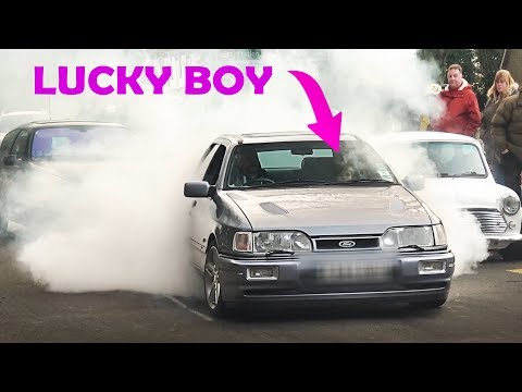 World's Best Dad entertains Son with BURNOUTS!