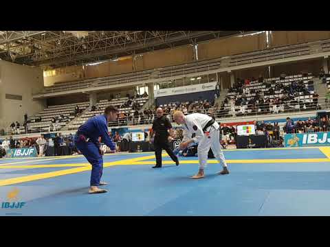 Alex Cabanes vs Tommi Pulkkanen / Madrid Open 2017