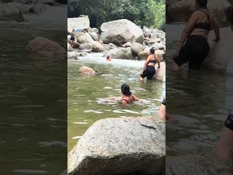 Rico baño natural en Cisneros Antioquia