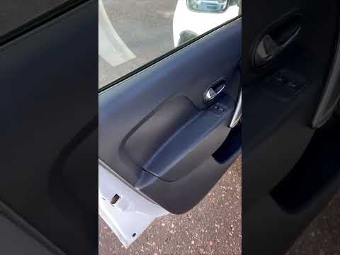 фото renault logan ii 0