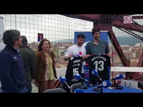 Iago Herrerín, Mumbrú y Alkorta, en el Puente Colgante