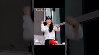 Download lagu What are you doing ParkShinHye???😂😂😂Music matched and vibe too😅... #korean #shorts #koreanshowbiz mp3