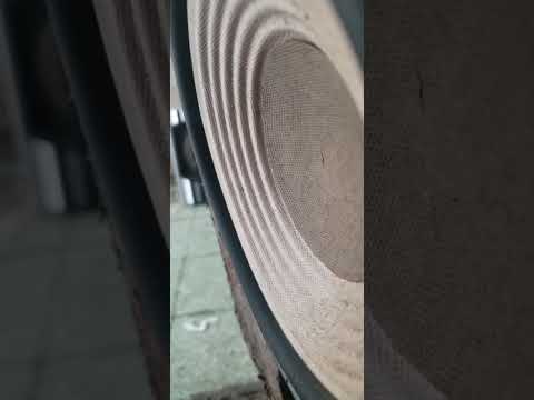 escuchando tinty nasty en sofwoofer Sony 💥🔊