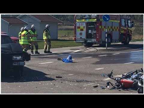 Bil och motorcykel i frontalkrock – man allvarligt skadad