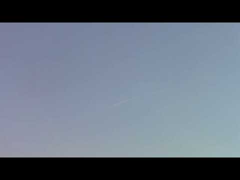 لحظة سقوط طائرة حربية تابعة لقوات النظام في طفس في محافظة درعا