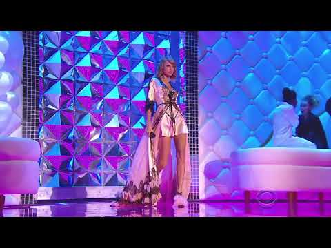 download lagu mp3 mp4 Taylor Swift Blank Space Fashion, download lagu Taylor Swift Blank Space Fashion gratis, unduh video klip Taylor Swift Blank Space Fashion