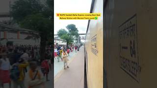Download lagu ❤️ WAP4 Sealdah Ballia Express crossing crowded Dum Dum Railway Station with Musical Track sound ✅ mp3 Download lagu ❤️ WAP4 Sealdah Ballia Express crossing crowded Dum Dum Railway Station with Musical Track sound ✅ mp3