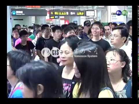 內湖線初體驗 捷運站塞爆了!