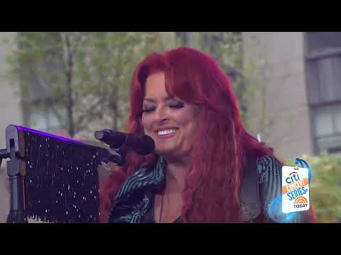 Wynonna Judd    Love Is Alive    LIVE