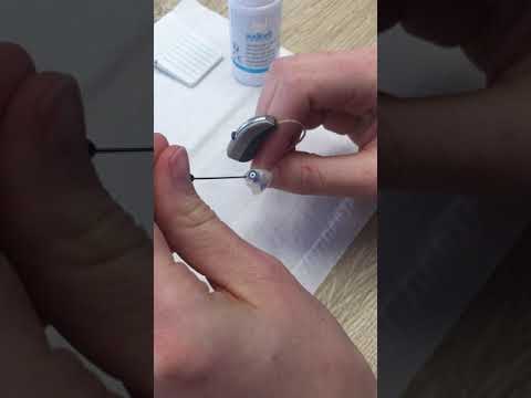 Comment faire si notre voix resonne avec une prothese auditive ?