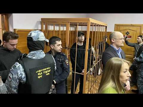 Редактор информагентства отправлен в колонию за взятки дяде