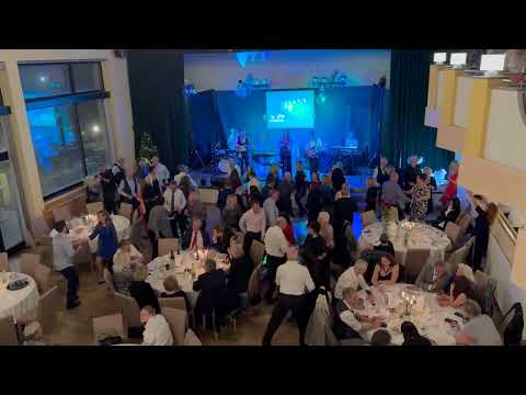 Live-Band Copacabana mit einem Twist Medley