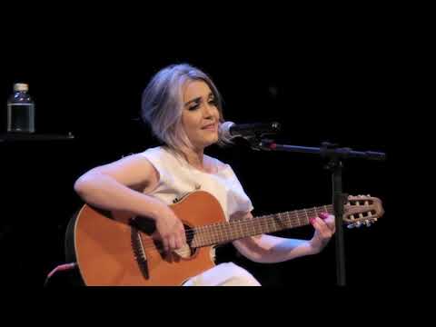 Adriana Deffenti canta going to California, de Led Zeppelin