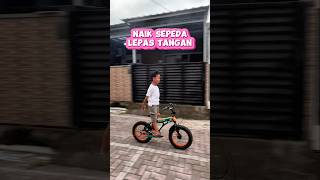 Download lagu Riding a bicycle without two hands‼️#bicycle #trandingshorts mp3