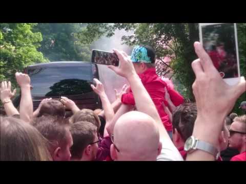 Spalier stehen (Fanmarsch)1.FC Kaiserslautern - 1.FC Nürnberg 1:0 [21.05.2017]