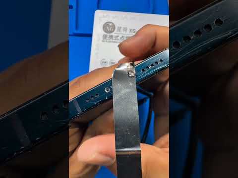 Cell phone repair techniques are effective for loosening worn screws. #lifehacks #tech #tools #phone