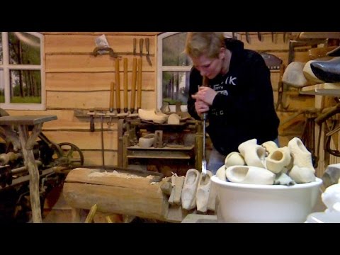 Die letzten Holzschuhmacher der Niederlande