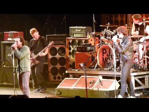 PJ20 - Pearl Jam - Red Mosquito with Julian Casablancas