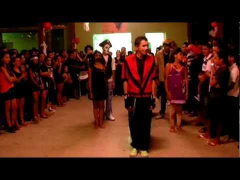 PIQUET CARNEIRO - ESC MUN AZARIAS FERNANDES - HALLOWEEN 2012 - "THILLER" - vídeo 6