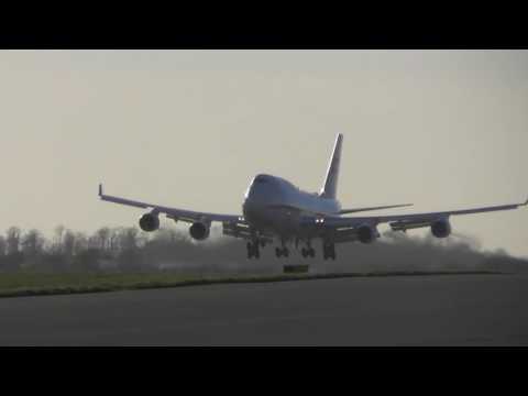 United Arab Emirates boeing 747 A6 HRM carrys horses lands London Stansted Airport 25Nov16 1232