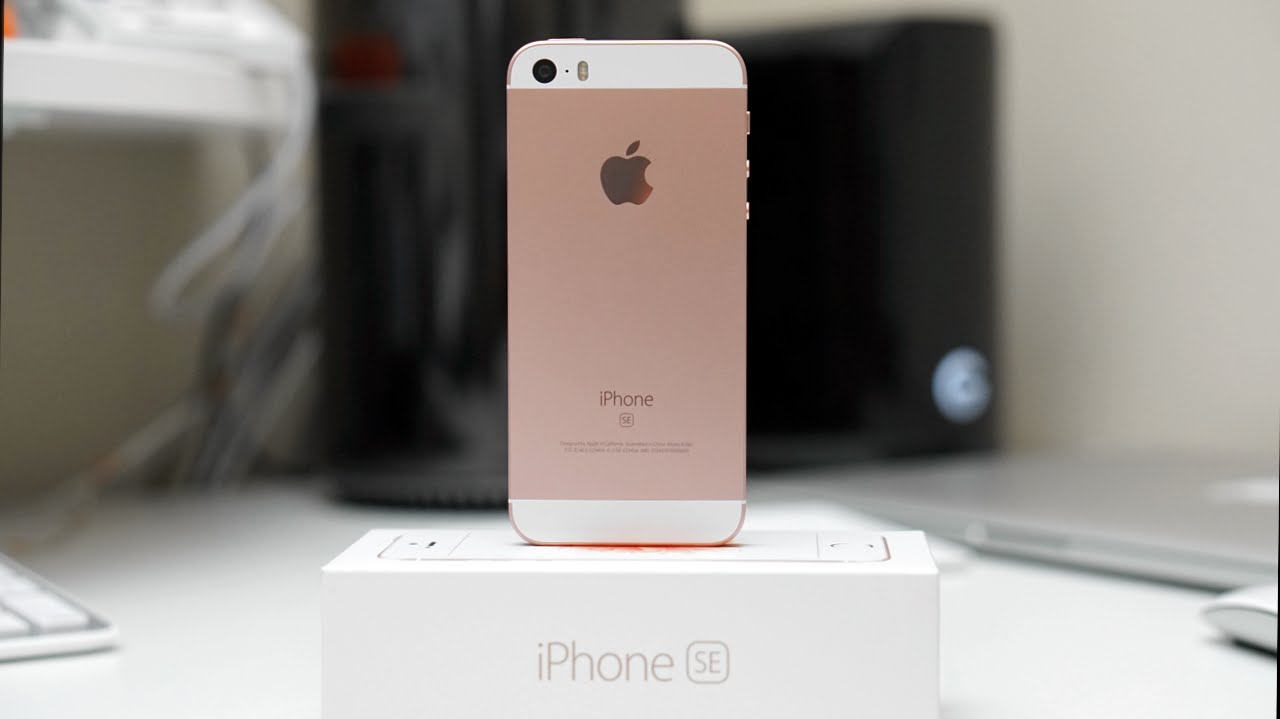 iPhone SE - Unboxing and First Look