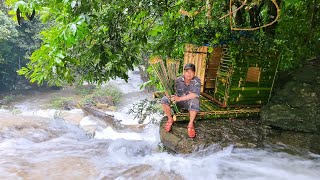 Build a camp as a shelter when it rains heavily, floods..Survive in the forest.
