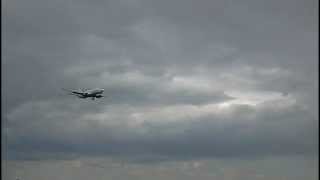 preview picture of video 'Landung Boeing 737-8JM/BBJ2 D-AACM auf dem Airport Magdeburg Cochstedt EDBC'