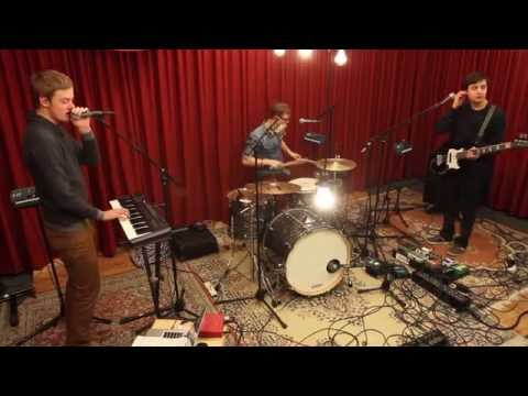 Studio Brussel: Five Days - I Can't Live In A Living Room (cover)