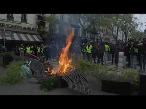 Protesters in Paris continued to spar with riot police, setting makeshift barricades on fire as police moved in with water canons and heavy gear. (Dec. 8)