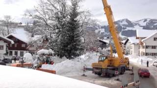 preview picture of video 'Aufstellen des Christbaums in Fischen im Oberallgäu'