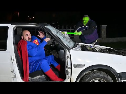 Hulk VS Superman VS Old Car
