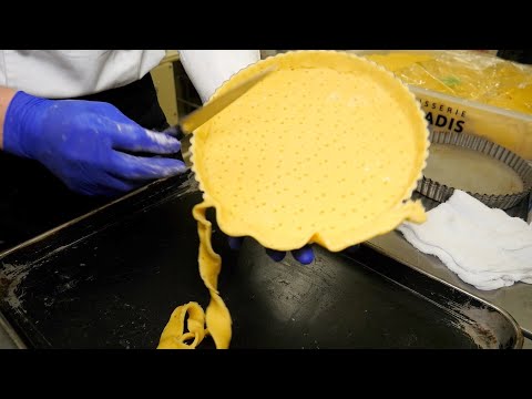 Cómo hacer un exquisito Mont Blanc japonés de castañas y minúsculos macarons elaborados por una pastelería