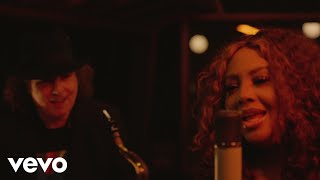 Coastin&#39; featuring Lalah Hathaway (Official Performance Video)