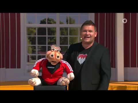 Amanda on "Immer wieder sonntags" 2022 / Christmas in summer and World Cup in Advent (ventriloquist)
