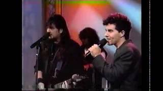 PETE  ESPINOZA Y LA FIEBRE  FELICIDAD