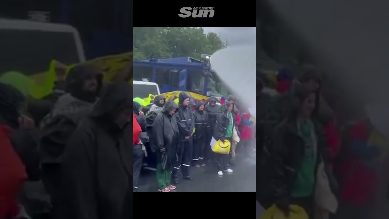 Protesting scientists blasted by water cannon