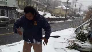 preview picture of video 'Snowing in Suffern,Ny  Nevando en New York, despidiendo a israel'