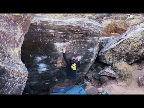 White Rabbit V7 - Moes Valley Bouldering
