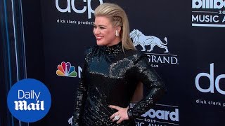 2019's Billboard Music Award host Kelly Clarkson serves glam