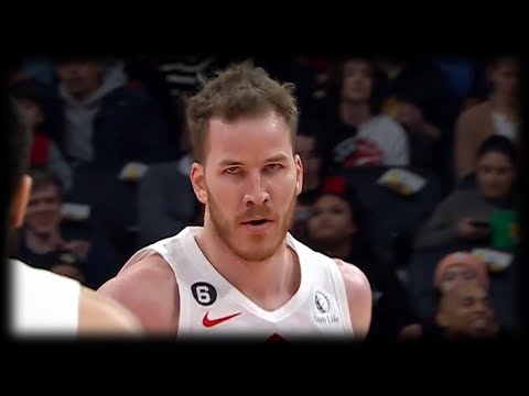 Jakob Poeltl finishes in traffic - Raptors vs Bulls | Feb 28, 2023