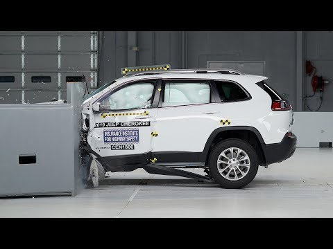 2019 Jeep Cherokee driver-side small overlap IIHS crash test