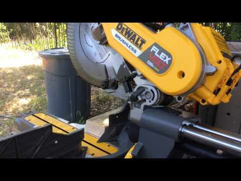DeWalt FlexVolt 12" dual compound sliding miter saw