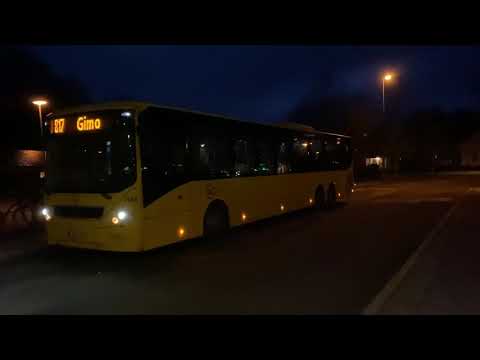 Nobina 7568 avgår Österbybruks bussterminal.